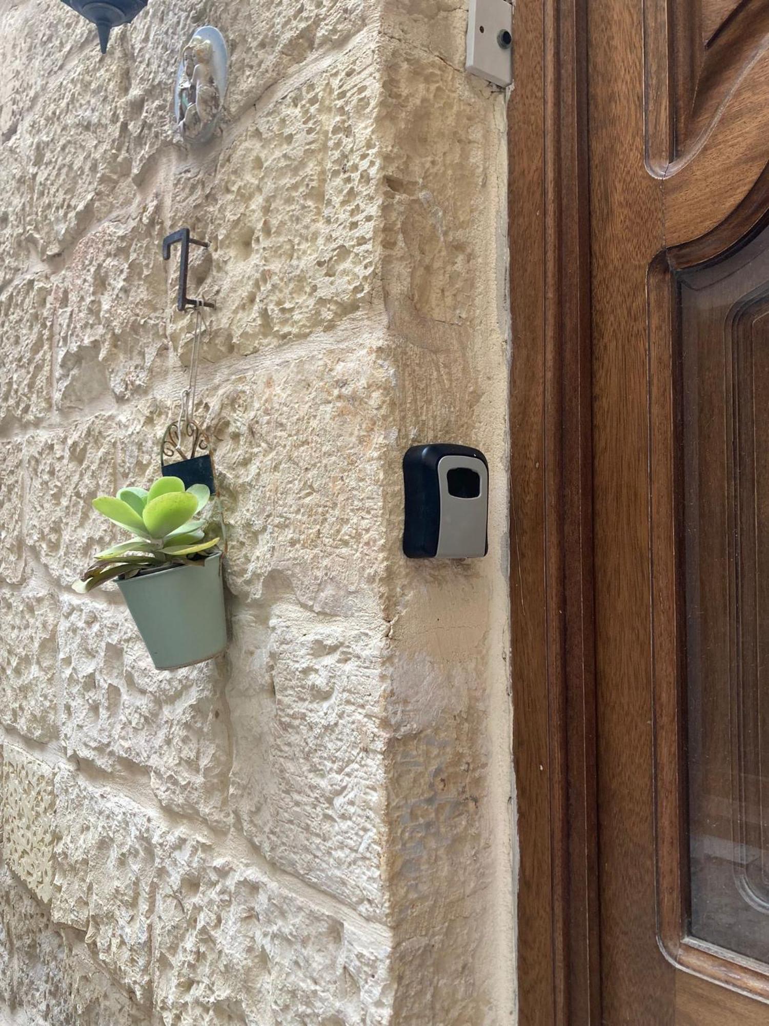 Charming Central Townhouse In Sliema Steps From Promenade And Sliema Ferry Daire Dış mekan fotoğraf
