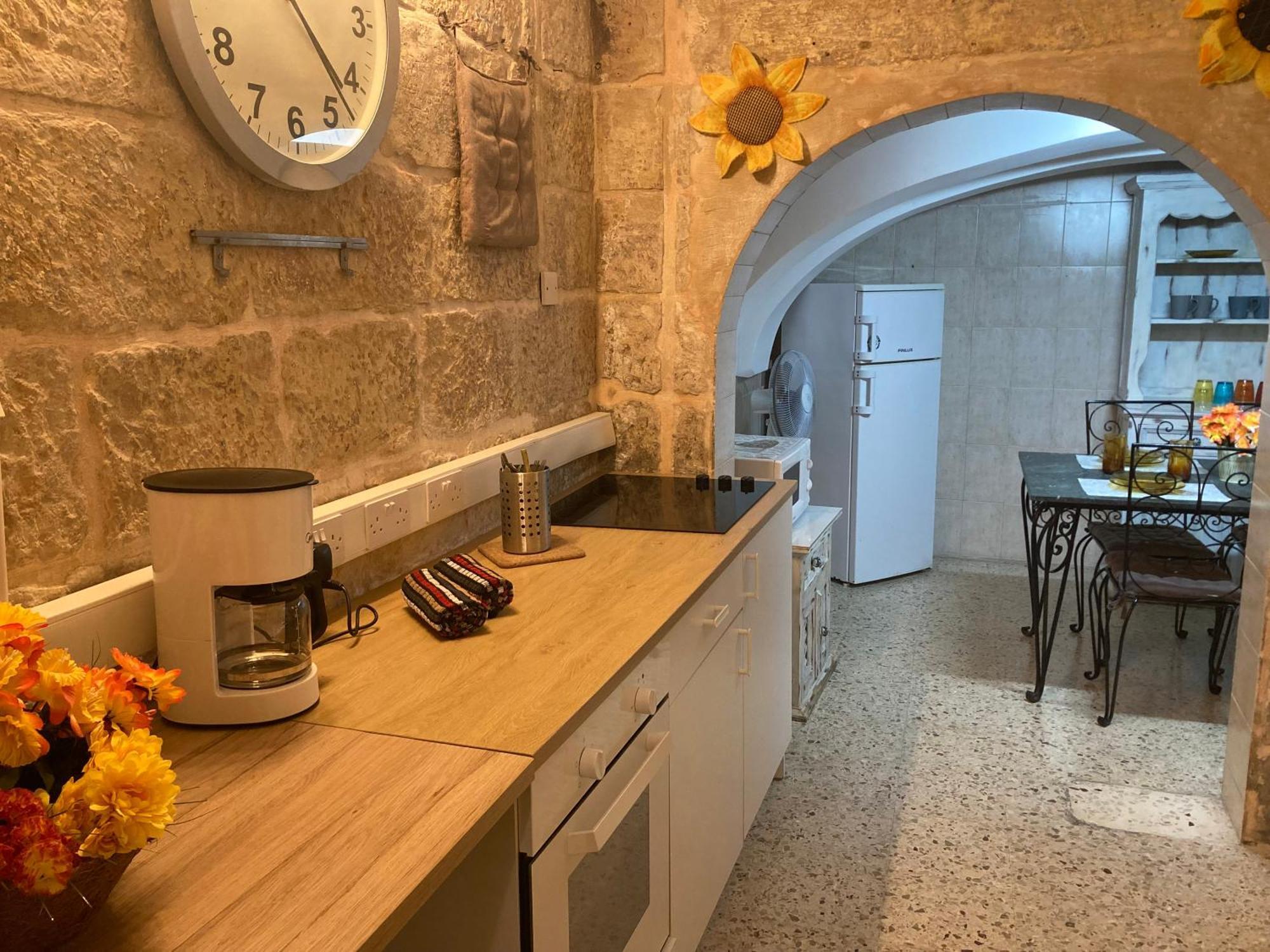 Charming Central Townhouse In Sliema Steps From Promenade And Sliema Ferry Daire Dış mekan fotoğraf