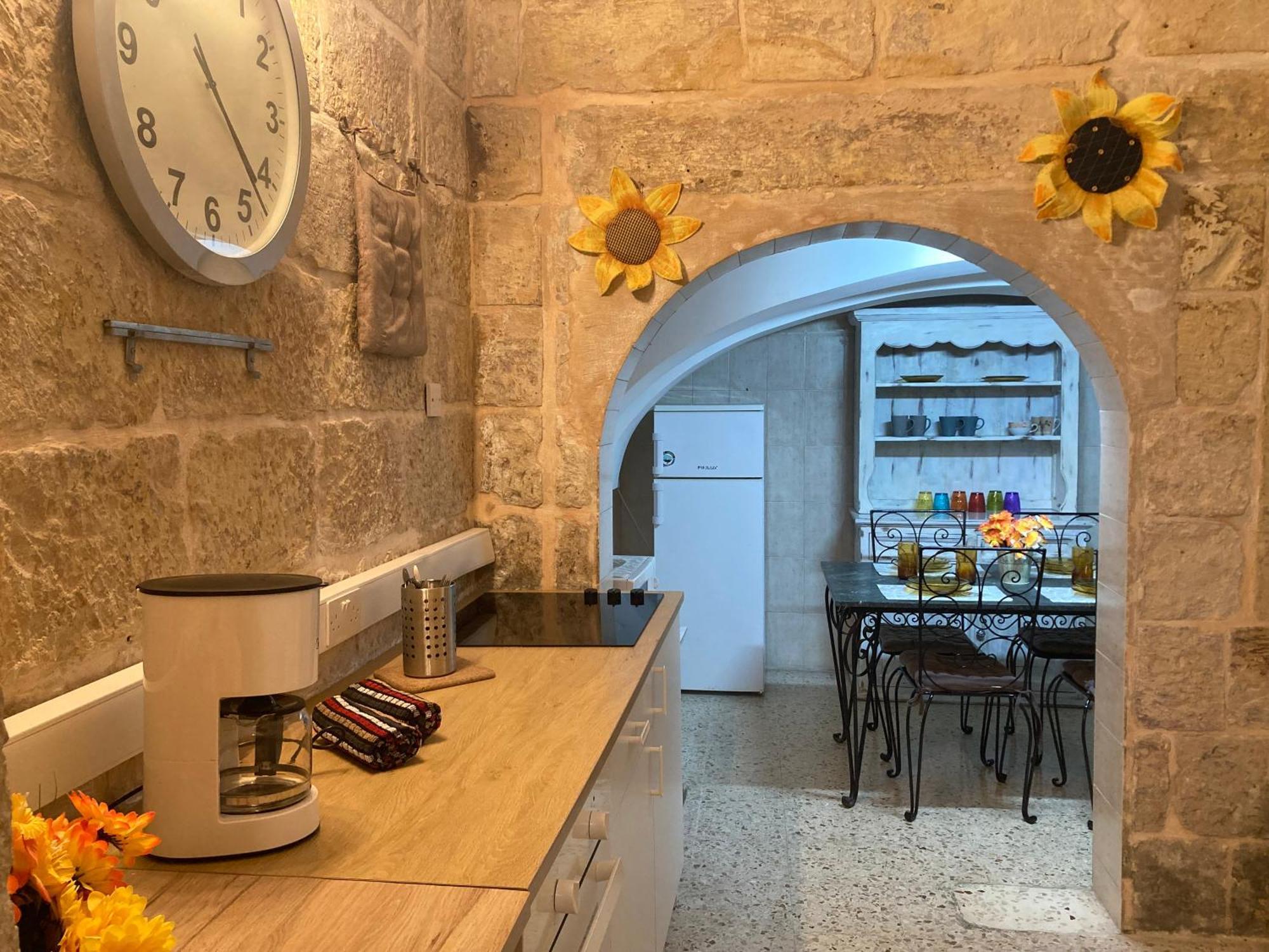 Charming Central Townhouse In Sliema Steps From Promenade And Sliema Ferry Daire Dış mekan fotoğraf