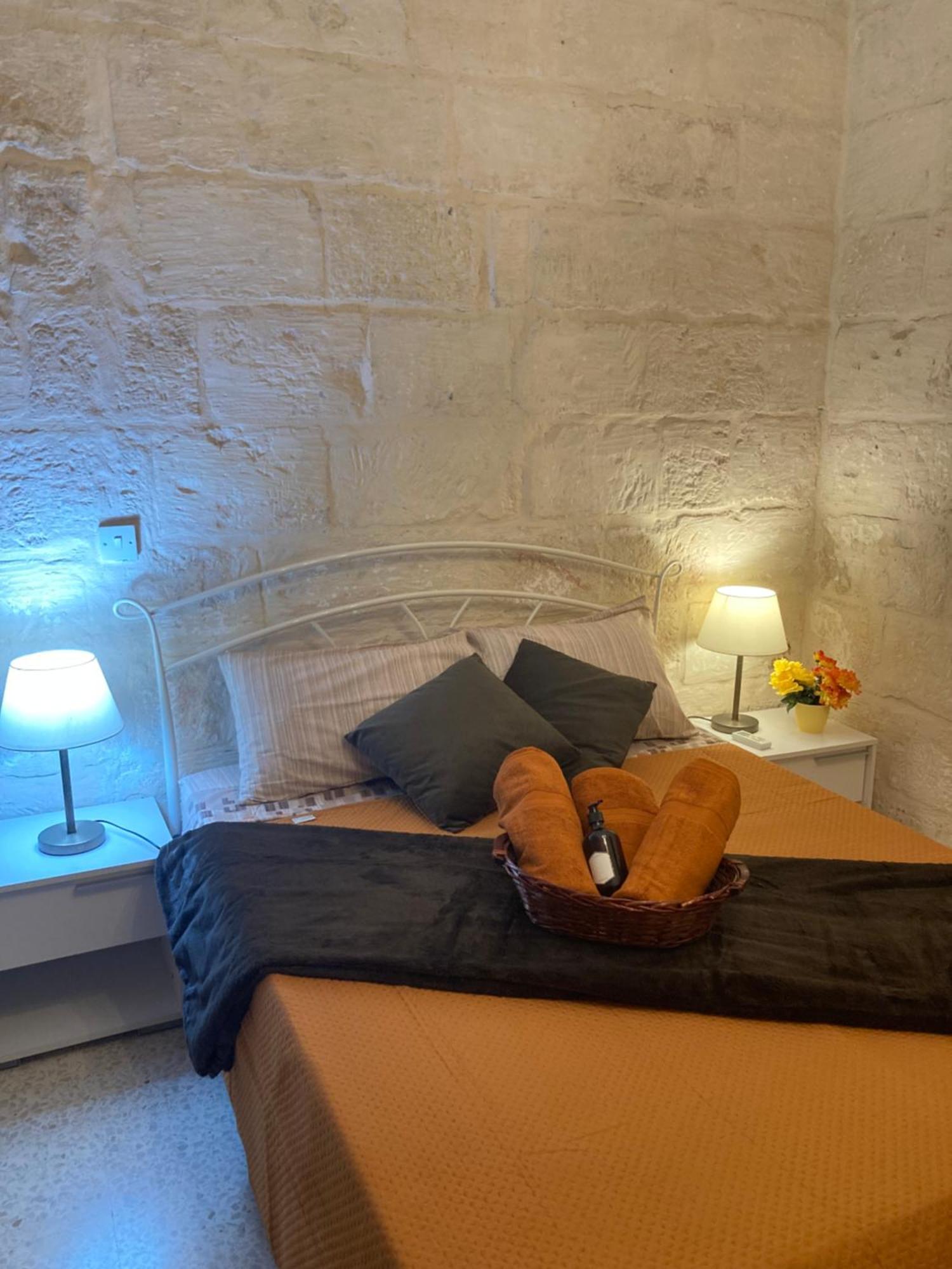 Charming Central Townhouse In Sliema Steps From Promenade And Sliema Ferry Daire Dış mekan fotoğraf